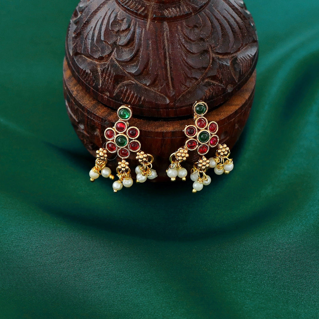Charulata Flower Pearl Neckpiece With Earring