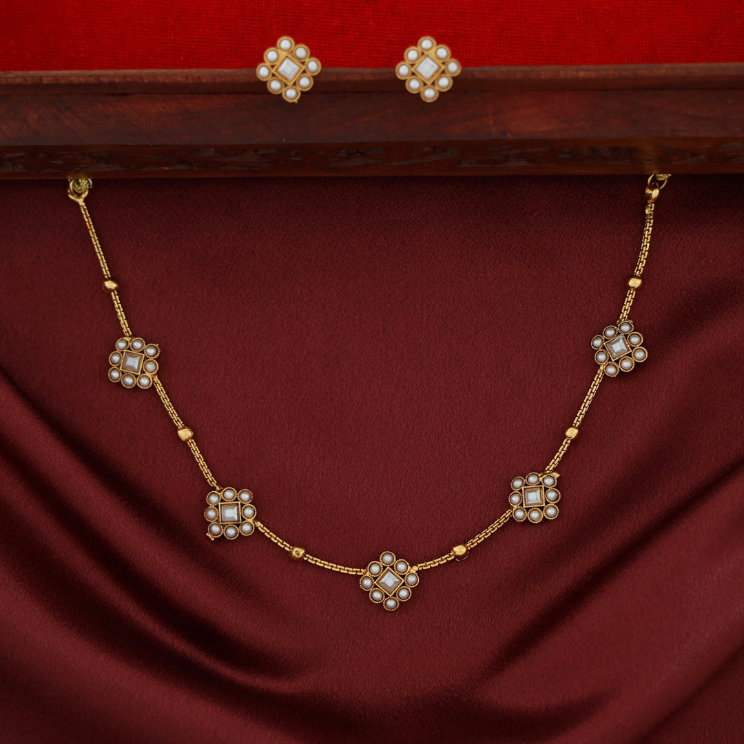 Shakti 5 Diamond Ball Short Neckpiece With Stud