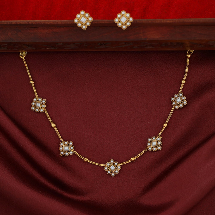 Shakti 5 Diamond Ball Short Neckpiece With Stud