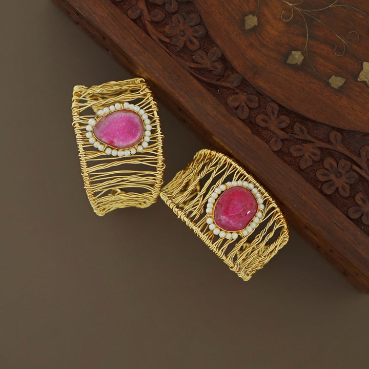 Versha Golden Wired Agate Pearl Bangle