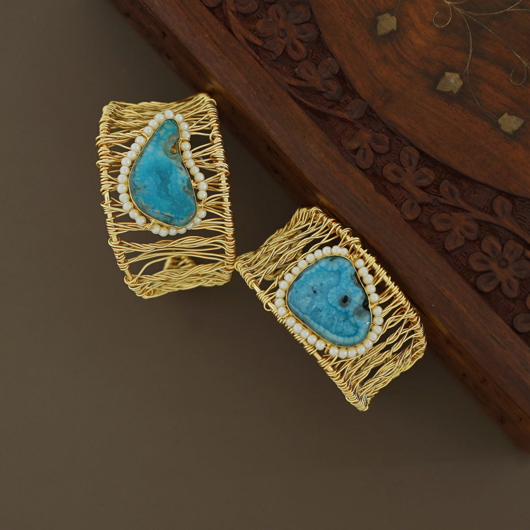 Versha Golden Wired Agate Pearl Bangle