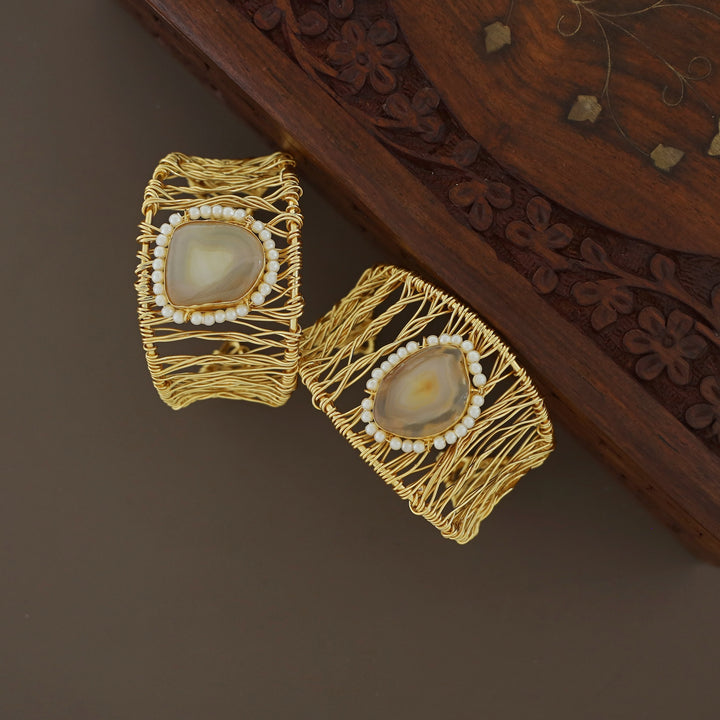 Versha Golden Wired Agate Pearl Bangle