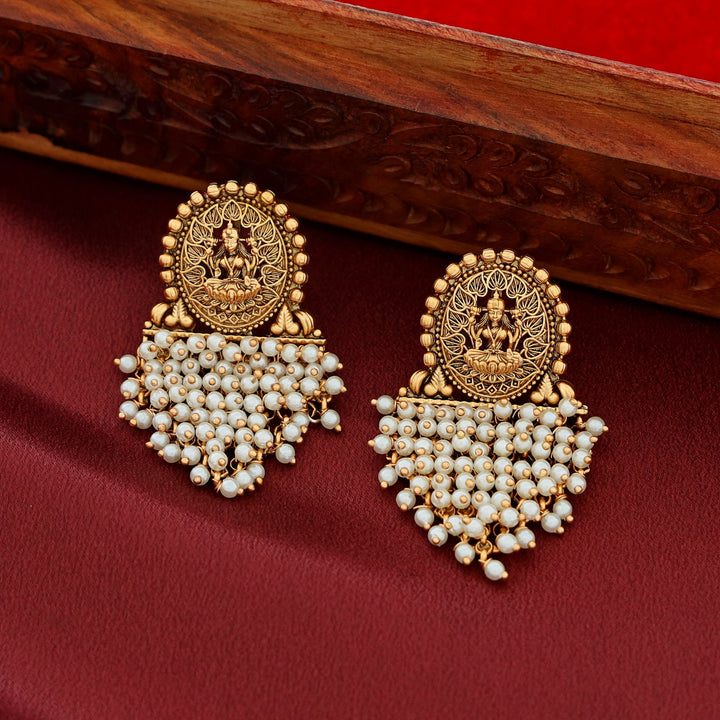 Chinmitha Devi Cluster Pearl Earring