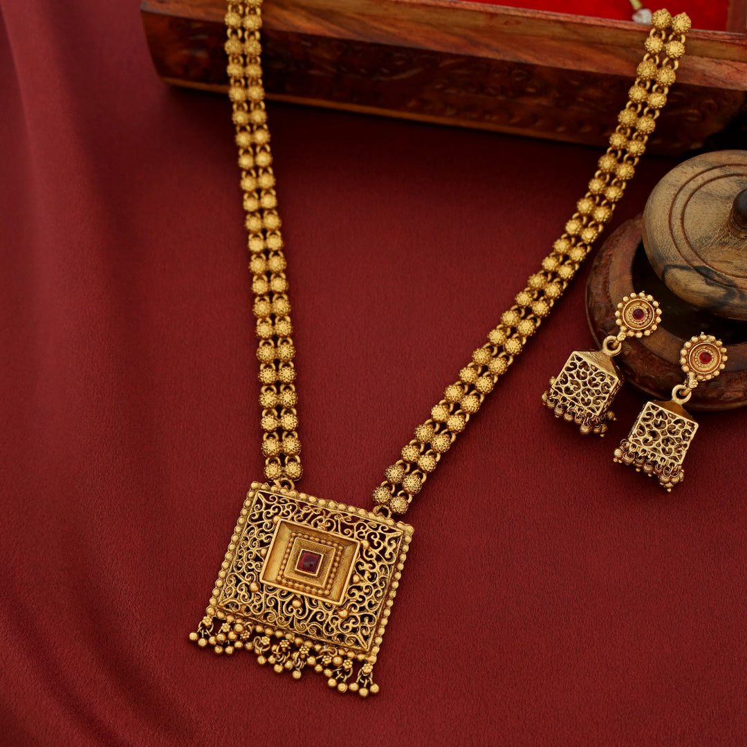 Aagarna Long Haram With Earring