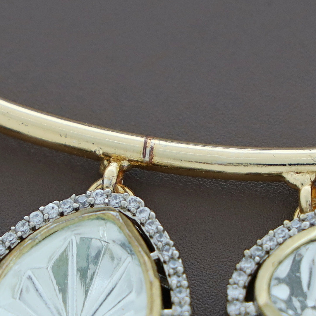 Aashvi Golden Polki Kundan Neck Cuff With Stud