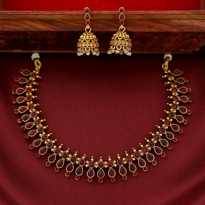 Hiranmayi KEMP Stone Short Neckpiece With Earring