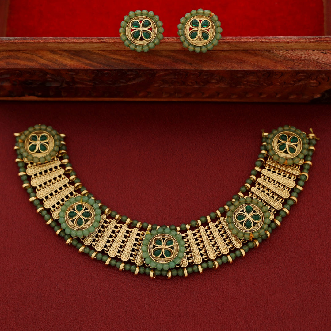 Malavika Beaded Kemp Short Neckpiece With Stud