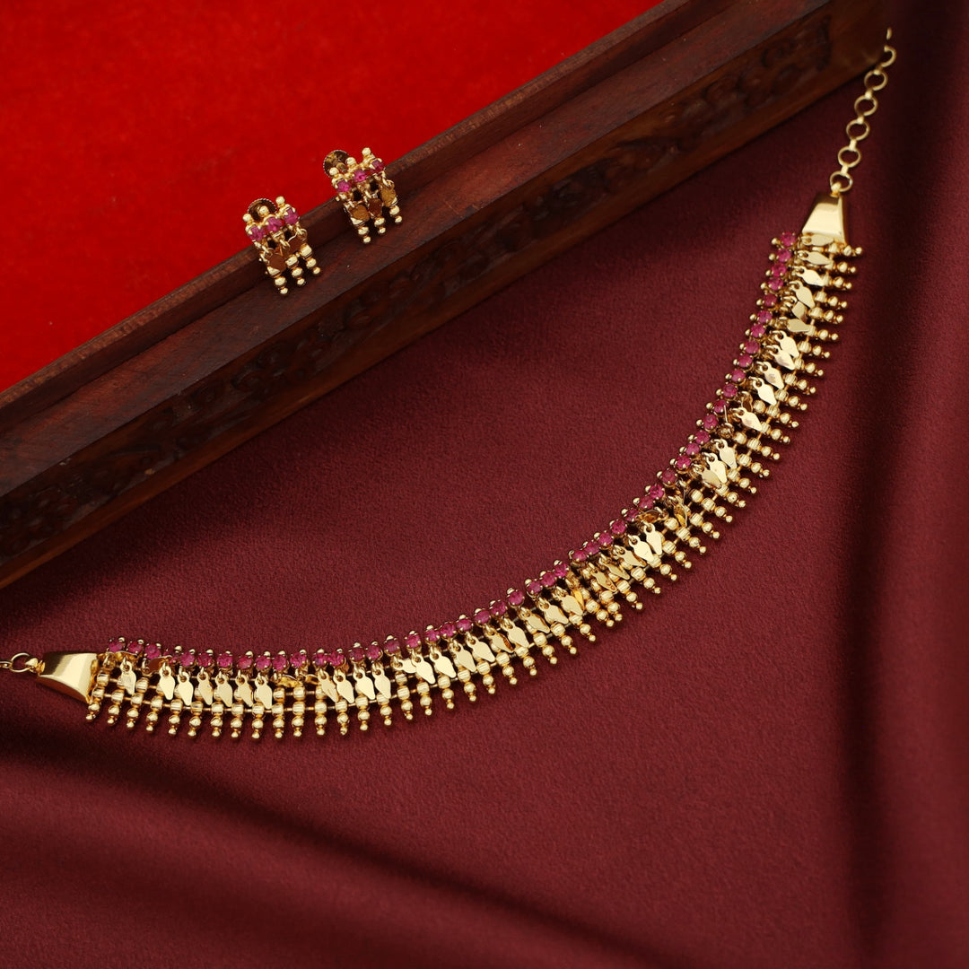 Nidhisha Golden Elakkathali Choker With Earring