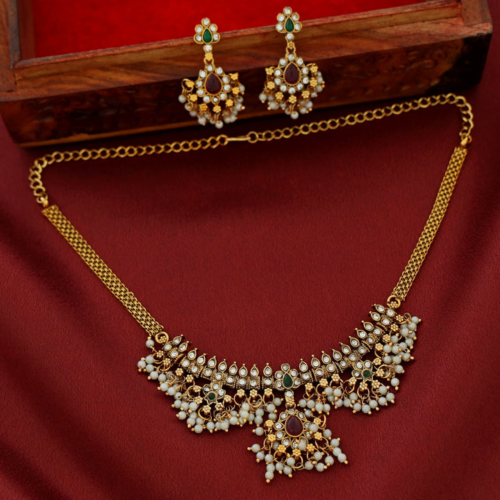 Pranaya Cluster Pearl Neckpiece With Earring