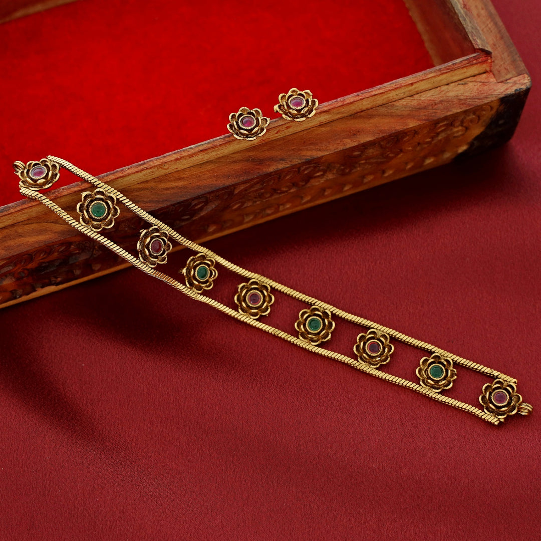 Krishnavi Maheera Flower Stone Choker With Stud