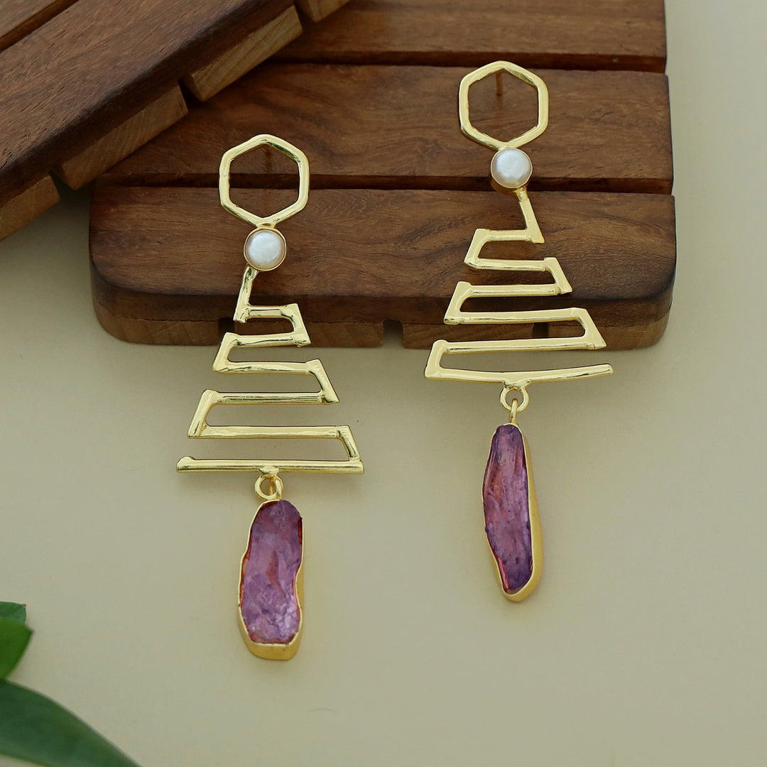 Tannu Zigzag Pearl Dyed Stone Earring