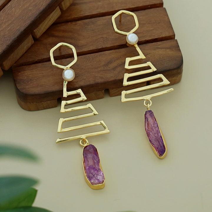 Tannu Zigzag Pearl Dyed Stone Earring