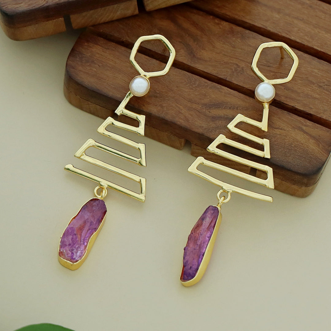 Tannu Zigzag Pearl Dyed Stone Earring