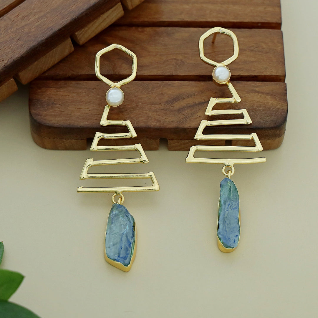 Tannu Zigzag Pearl Dyed Stone Earring