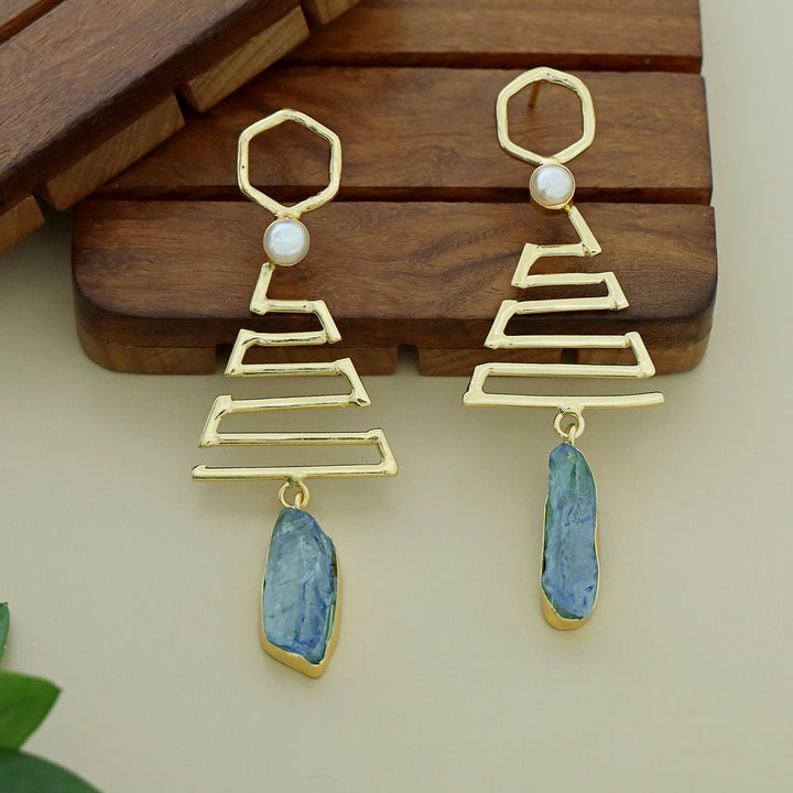 Tannu Zigzag Pearl Dyed Stone Earring