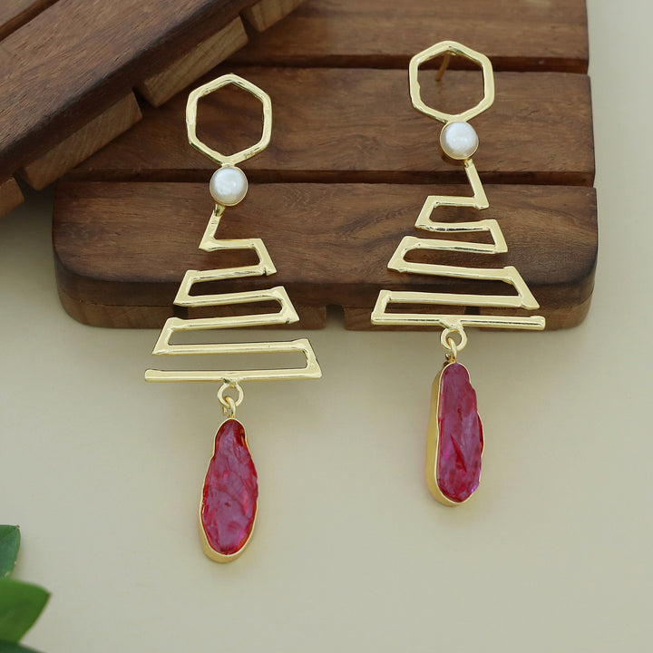 Tannu Zigzag Pearl Dyed Stone Earring