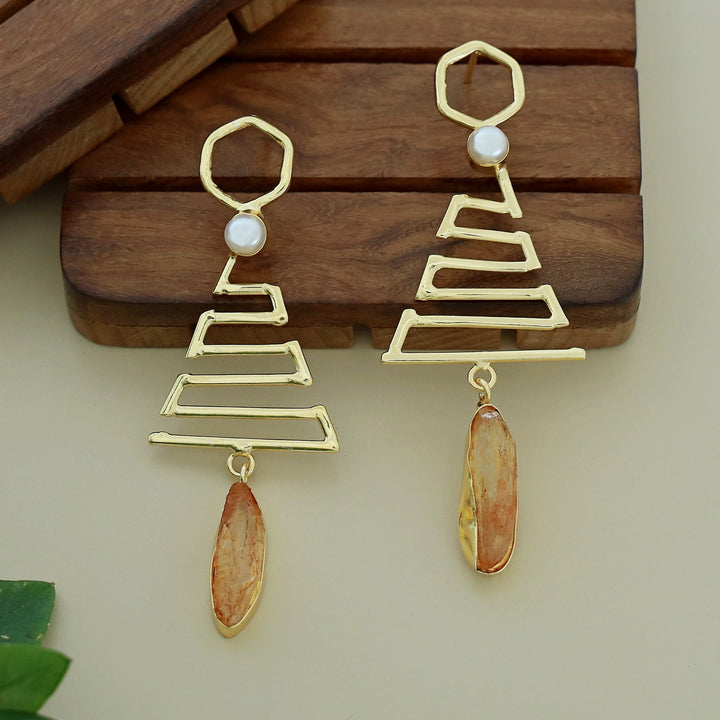 Tannu Zigzag Pearl Dyed Stone Earring