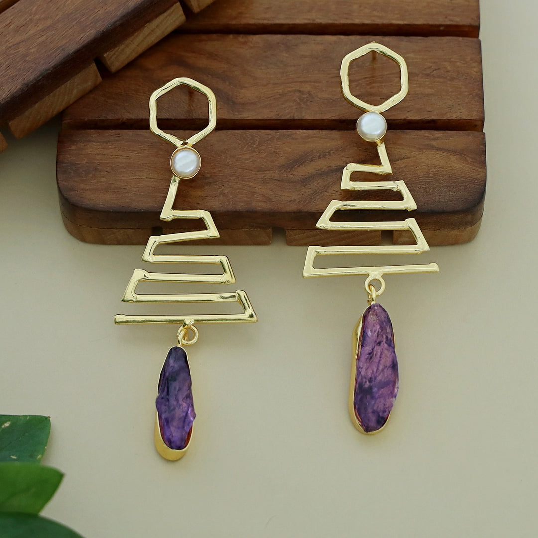 Tannu Zigzag Pearl Dyed Stone Earring