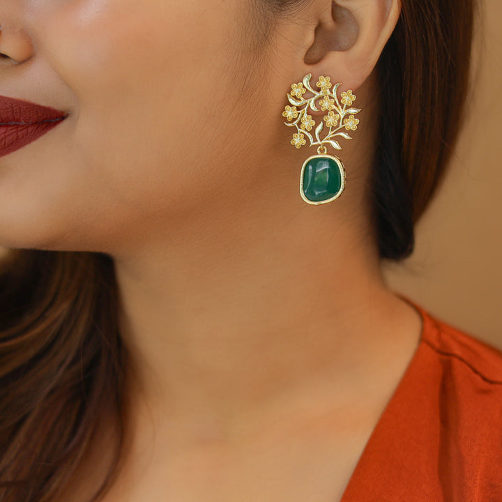 Brizna Golden Cluster Flower Earring