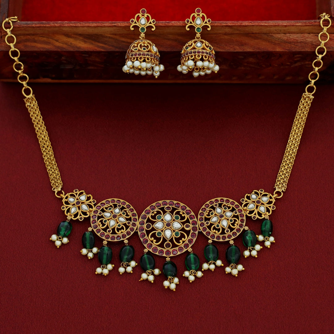 Vidisha Short Neckpiece With Earring