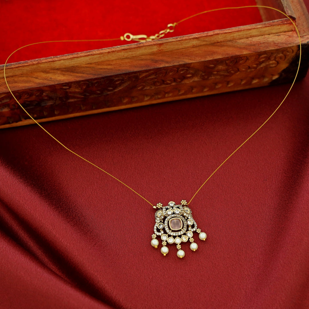 Kalyani Pearl Glossy String Neckpiece