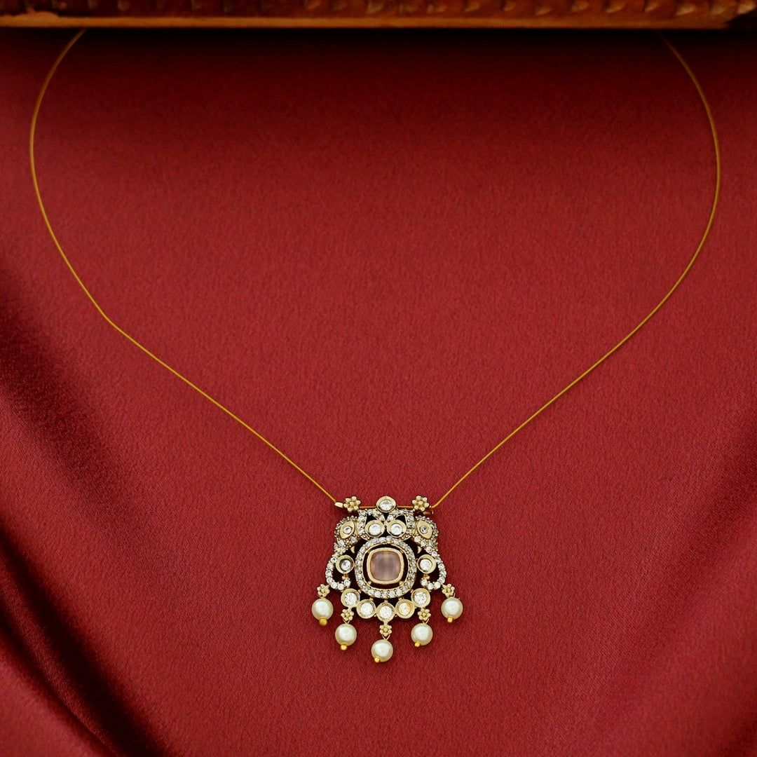 Kalyani Pearl Glossy String Neckpiece