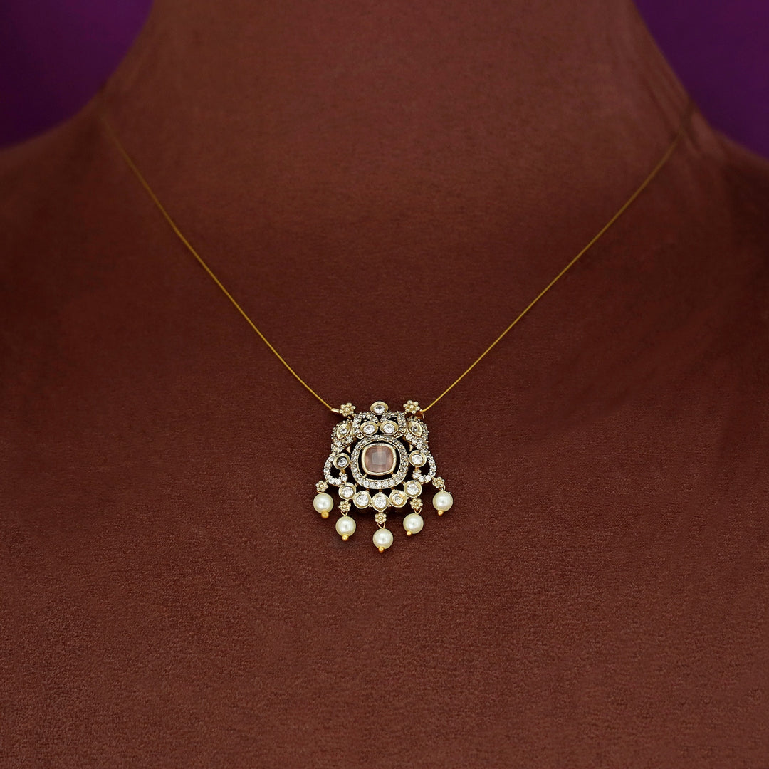 Kalyani Pearl Glossy String Neckpiece