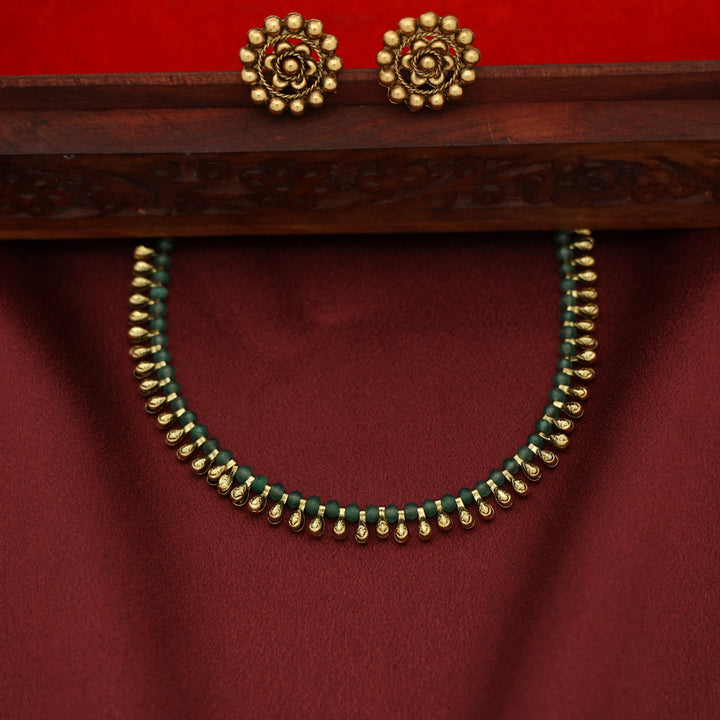 Dhara Beaded Bud Short Neckpiece with Stud