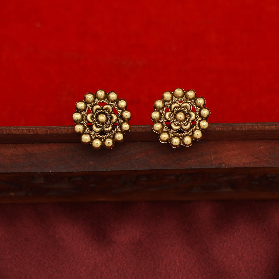 Dhara Beaded Bud Short Neckpiece with Stud