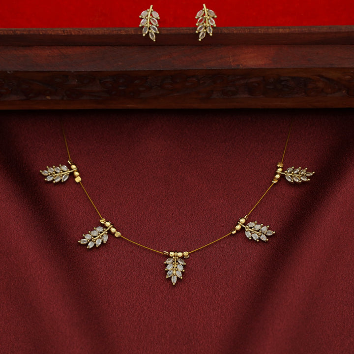 Madhusmita String Neckpiece With Earring