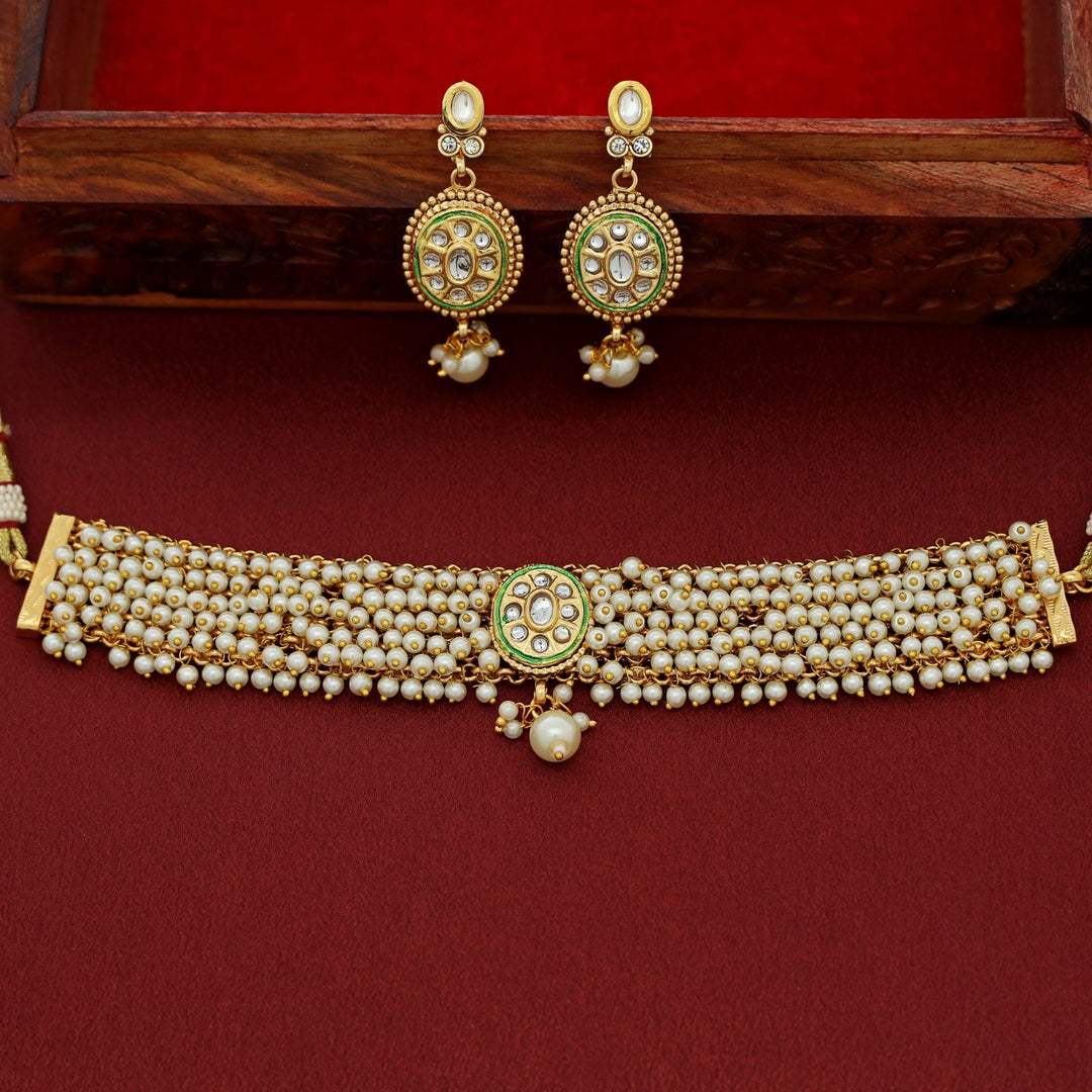 Aakanksha Cluster Pearl Kundan Choker With Earring