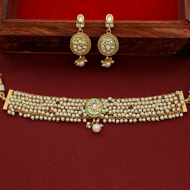Aakanksha Cluster Pearl Kundan Choker With Earring