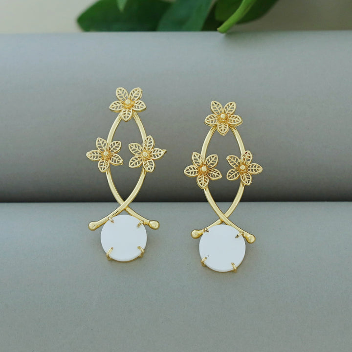 Anara Tri Flower Glossy Claw Earring