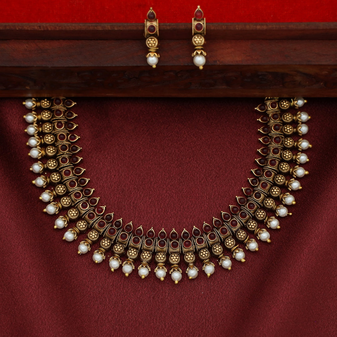 Bhuvani Floral Pearl Short Neckpiece with Earring