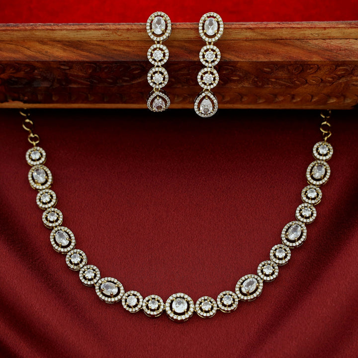 Anuga Glossy Short Neckpiece With Earring