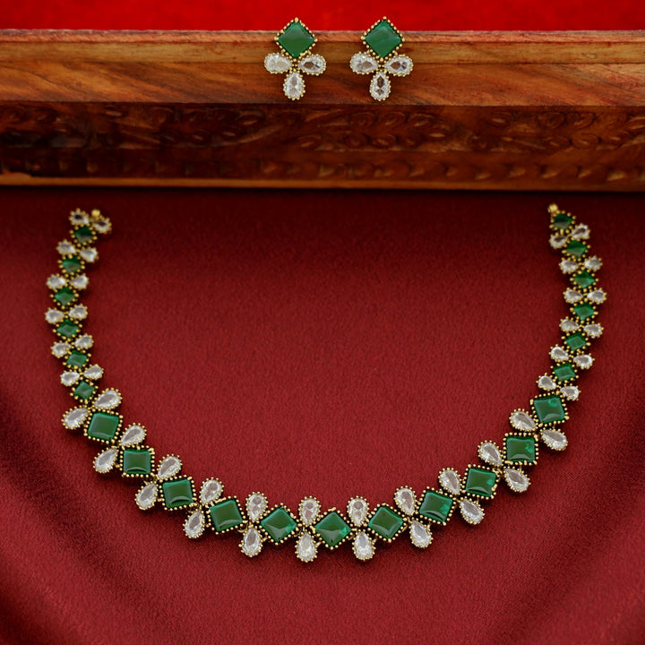 Ritvika Kemp Stone Short Neckpiece With Earring