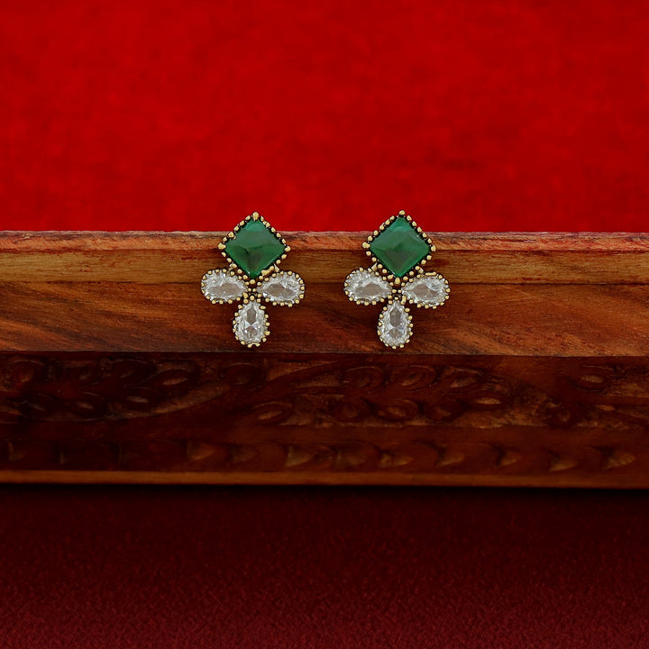 Ritvika Kemp Stone Short Neckpiece With Earring