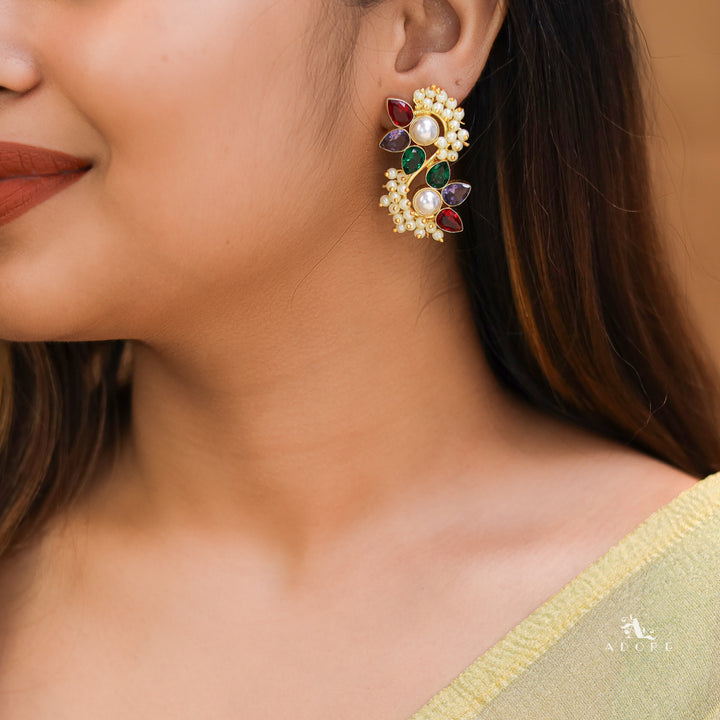Glossy Flora Clustered Pearl Earring