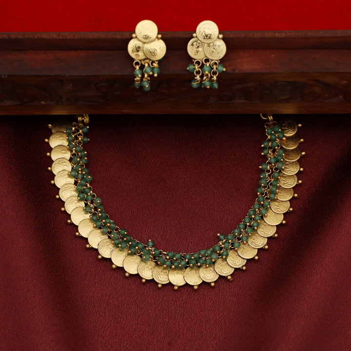 Miraaya Cluster Pearl Beaded Kashi Short Neckpiece With Earring