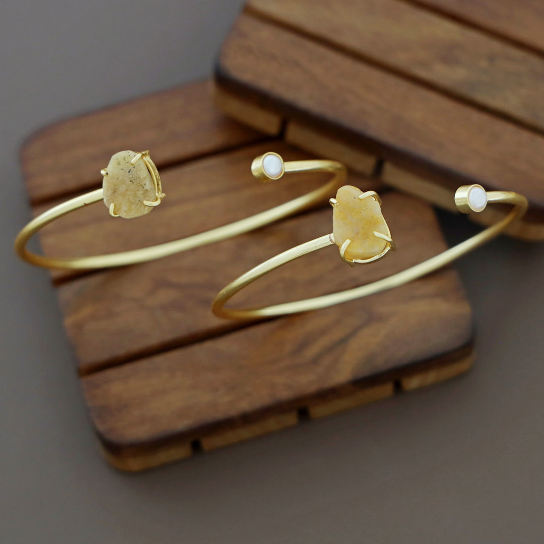 Alicia Raw Stone Pearl Bangle