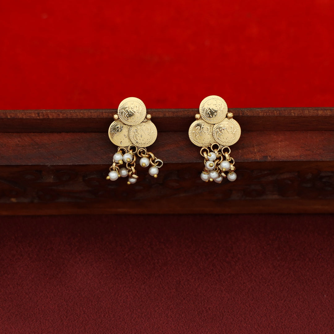 Miraaya Cluster Pearl Beaded Kashi Short Neckpiece With Earring