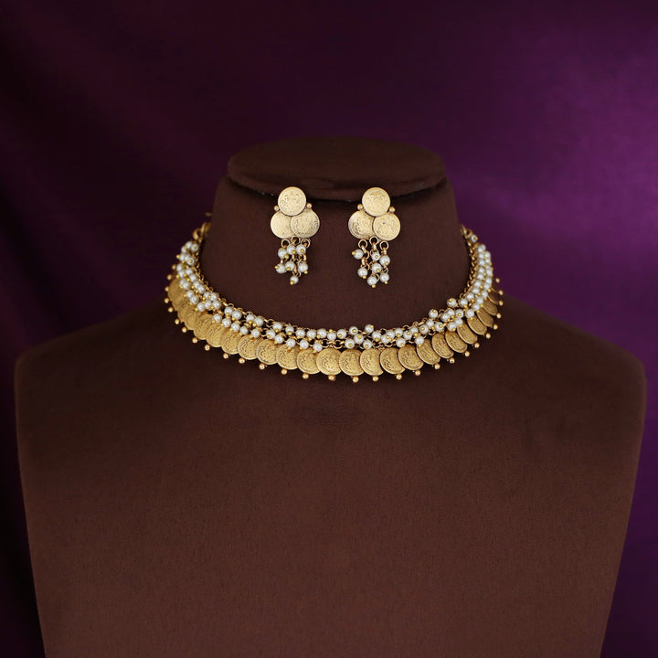 Miraaya Cluster Pearl Beaded Kashi Short Neckpiece With Earring