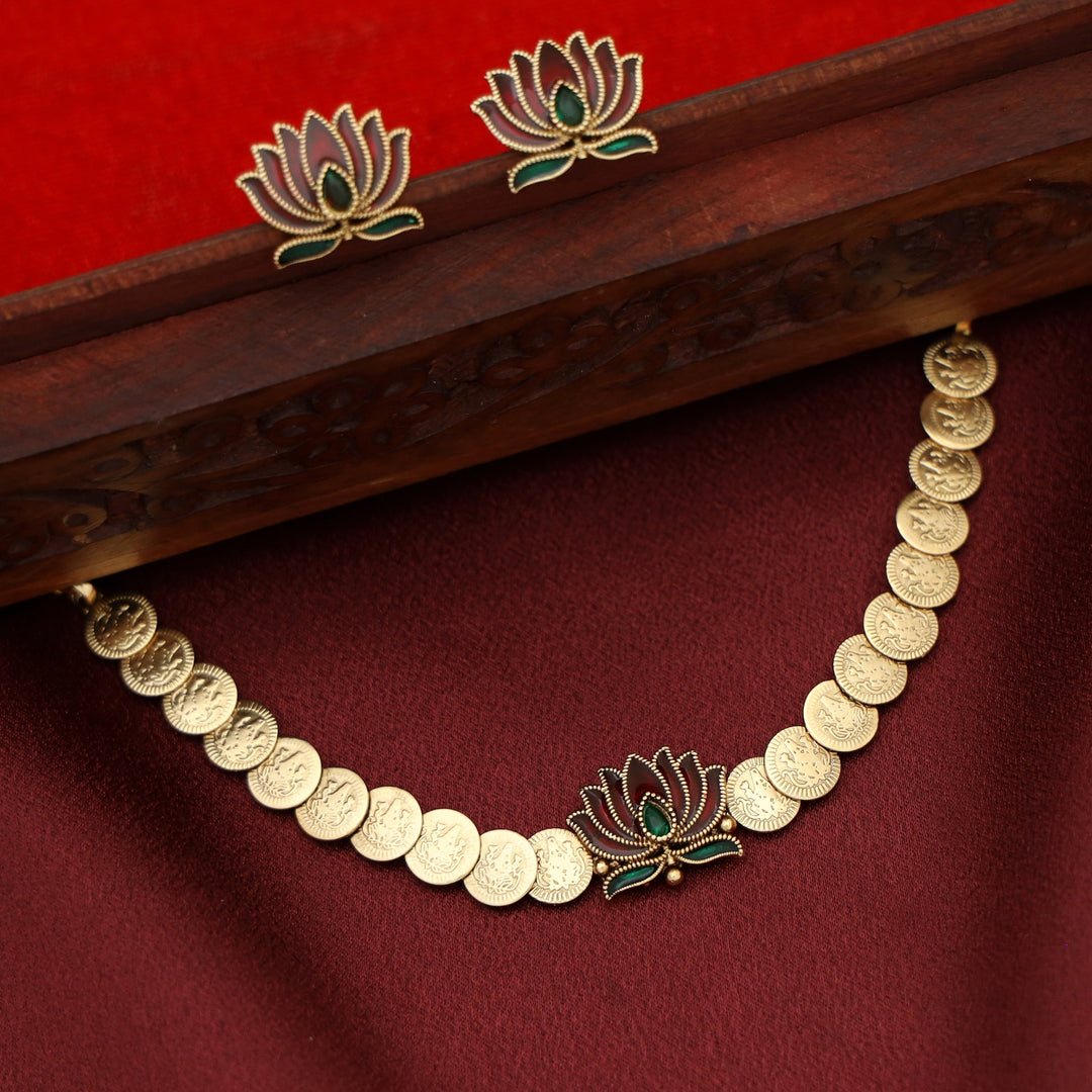 Advaita Enamel Lotus Kashi Choker With Stud