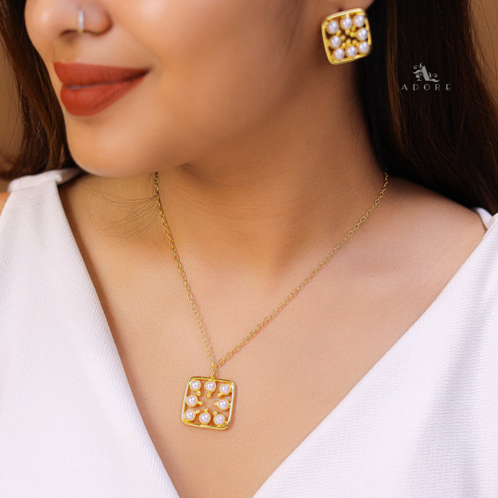Harlow Goldan Square Pearl Neckpiece with Earring