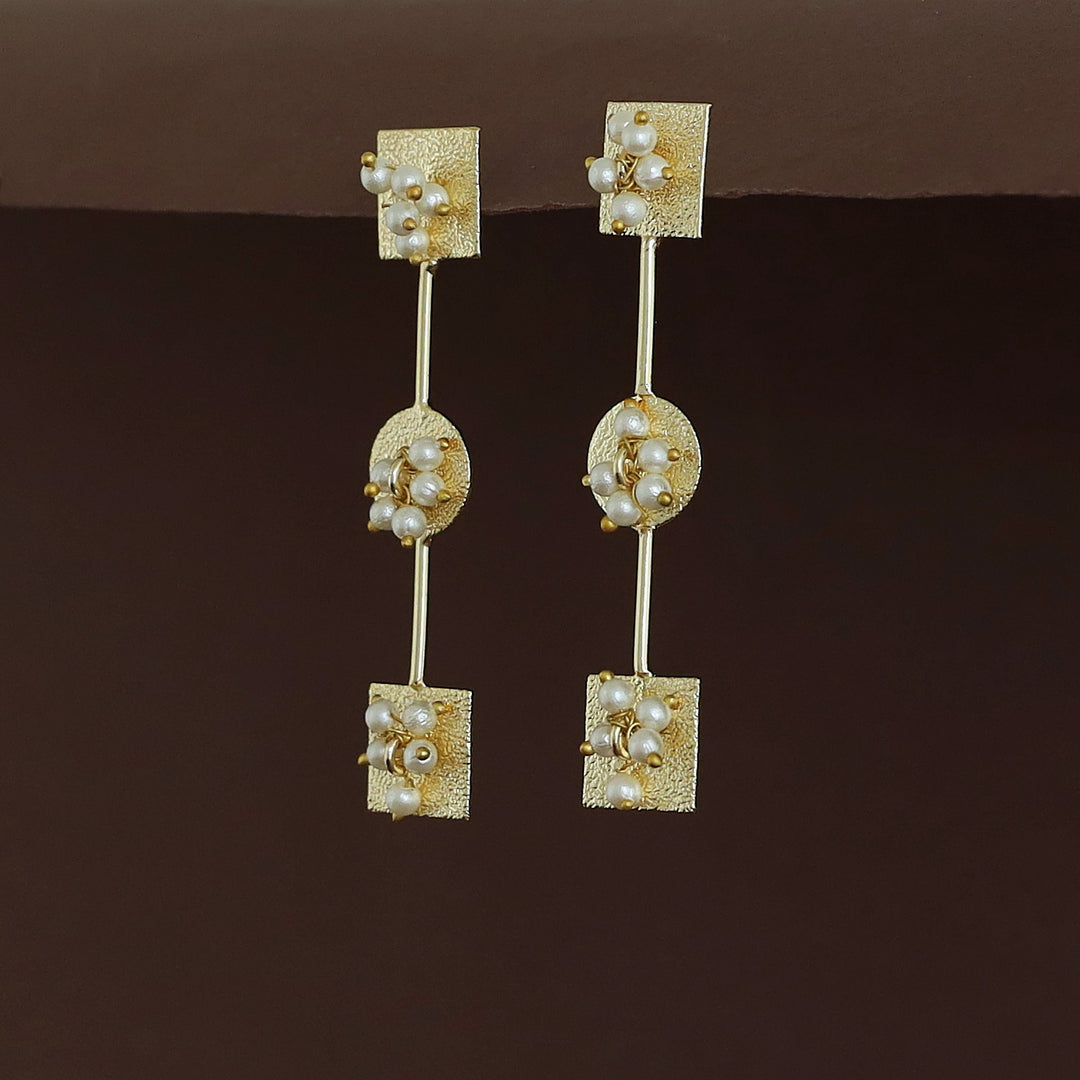 Dhuthi Textured Square Circle Stick Pearl Earring