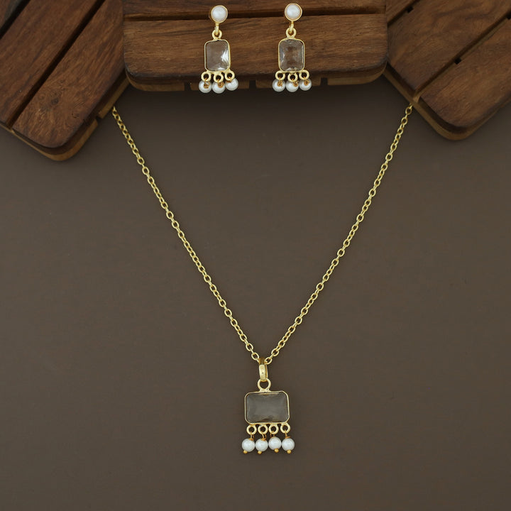 Brenna Rectangle Glossy Pearl Neckpiece With Earring