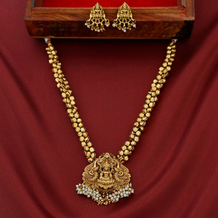 Vrishtti Devi Ghungroo Pearl Neckpiece With Earring