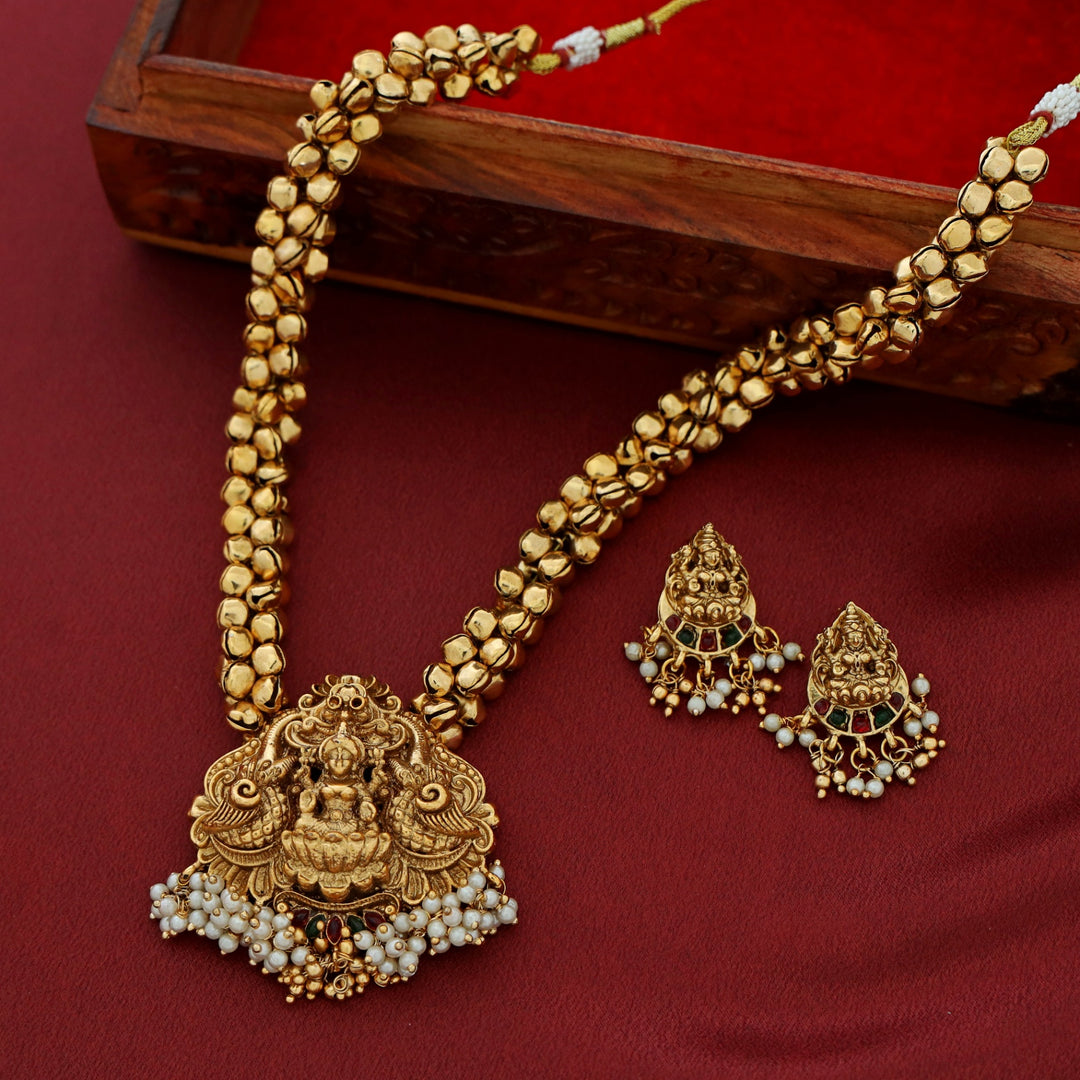 Vrishtti Devi Ghungroo Pearl Neckpiece With Earring
