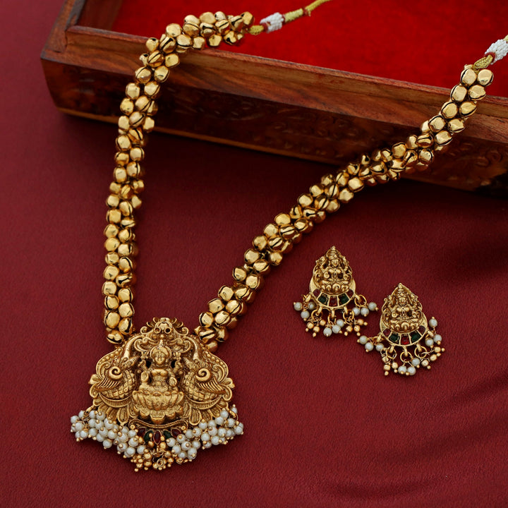 Vrishtti Devi Ghungroo Pearl Neckpiece With Earring