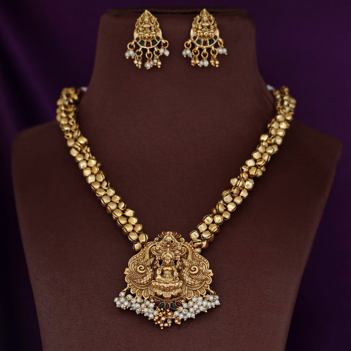 Vrishtti Devi Ghungroo Pearl Neckpiece With Earring